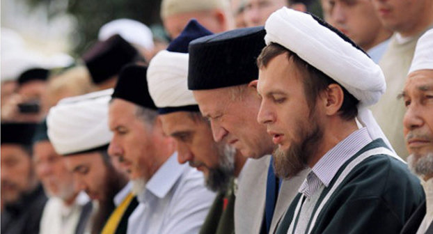 Farewell to Waliullah Yakupov in the yard of Apanaev Mosque, Kazan, July 20, 2012. Photo by Sergey Yelagin, "Business-Online", e-edition of Tatarstan: www.business-gazeta.ru