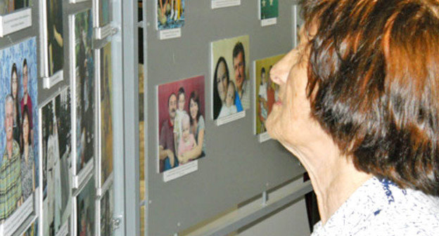 Exhibition dedicated to Repatriate's Day held in Maikop; visitor are reviewing the photos; Republic of Adygea, Maikop, July 30, 2012. Photo by Oleg Chaly for the "Caucasian Knot"