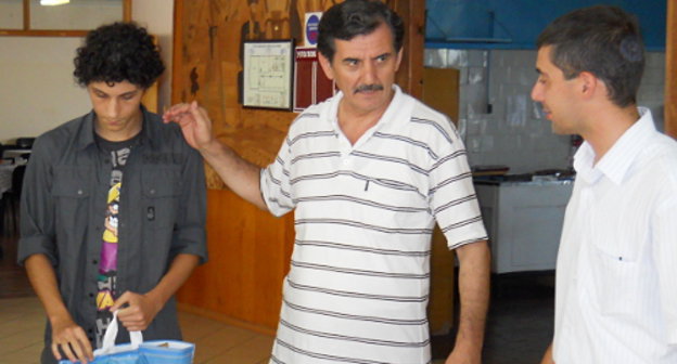 Right to left: Makhmud Karataban, Allyatin Bairam and a guest from Turkey; Adygea, Maikop, August 12, 2012. Photo by Oleg Chaly for the "Caucasian Knot"