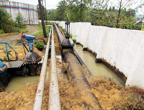 Oil pipe of the Batumi Oil Terminal, Batumi, Adjaria. Photo by Directorate for Environment and Natural Resources of Adjara Autonomous Republic