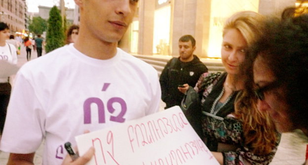 Armenia, Yerevan, September 11, 2012: action "Men against abuse of women"; poster reading: "No to violence! Yes to peace and love!" Photo by Armine Martirosyan for the "Caucasian Knot"