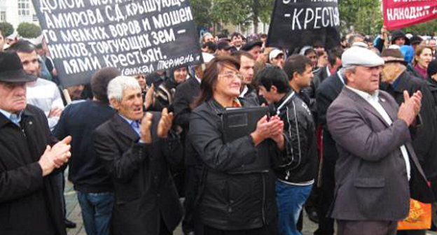 Dagestan: all-the-republic anti-corruption rally in Lenin Square in Makhachkala; October 3, 2011. Photo by Patimat Makhmudova for the "Caucasian Knot"