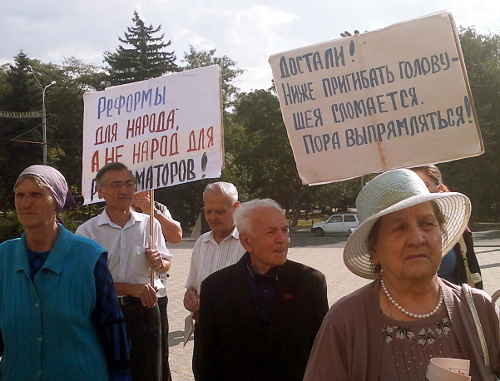 Rally against the rise of utility tariffs in Cherkessk, Karachay-Cherkessia, September 22, 2012. Photo by Asya Kapaeva for the "Caucasian Knot"

 