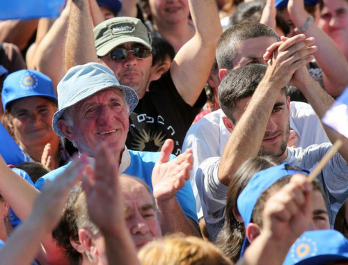 

Supporters of the "Georgian Dream" at the pre-election action in the Kakheti Region, September 26, 2012. Courtesy: http://www.facebook.com/OfficialBIDZINAIVANISHVILI