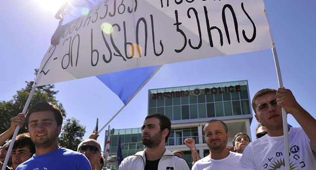 Supporters of the "Georgian Dream" rally in front of the police department in Samtredia, Georgia, September 26, 2012. Photos from the official page of Kakha Kaladze on the Facebook, http://www.facebook.com/kakhakaladzeofficial