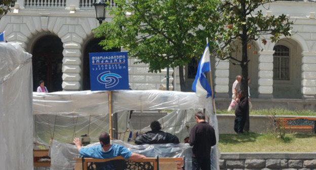 Tbilisi, Rustaveli avenue, camp of opposition. 27 May 2009. Photo of "Caucasian Knot"