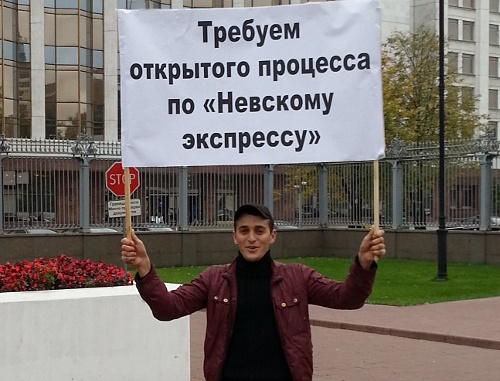 Solo picket of a resident of Ingushetia outside the Government of the Russian Federation; Moscow, October 3, 2012. Photo by Magomed Khazbiev