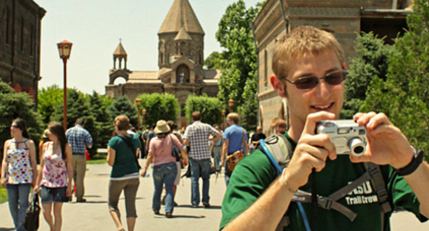 Tourists in Yerevan, Armenia. Photo by Kayla Sawyer, http://www.flickr.com/photos/ksawyer