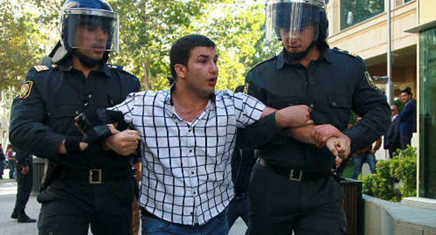 Azerbaijan, Baku, October 20, 2012, police detaining young protesters. Photo by Aziz Karimov for the "Caucasian Knot"