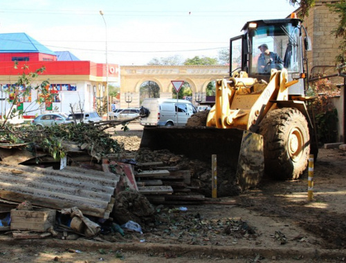 Liquidation of flood consequences in Derbent, October 2012. Courtesy of http://derbent.ru