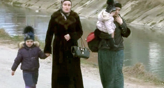 Women and children leave the CTO zone, Makhachkala, township of Semender, March 20, 2013. Still from the video posted on the website of the MIA of Dagestan,  http://05.mvd.ru