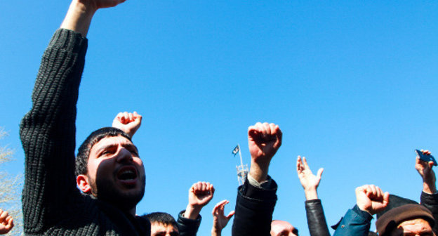 Azerbaijan, April 1, 2013: residents of Nardaran demand release of theologian Talekh Barirzade and other believers arrested for participation in the actions in defence of citizens' religious rights. Photo by Aziz Karimov for the "Caucasian Knot"