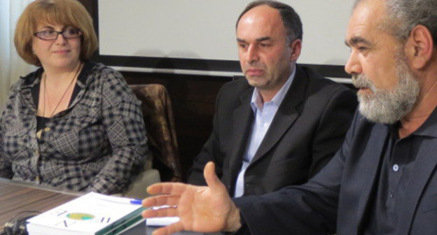 Zhanna Krikorova, Ashot Beglaryan and Robert Askaryan at the presentation of the third issue of the literary and journalistic almanac "Southern Caucasus". Nagorno-Karabakh, Stepanakert, April 3, 2013. Photo by Alvard Grigoryan for the "Caucasian Knot"