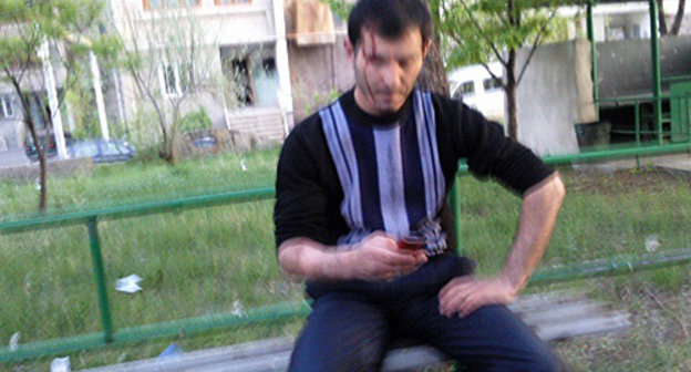 Alexander Akhverdyan, an activist of the ANC, after being attacked; Yerevan, April 22, 2013. Courtesy of the http://www.ilur.am