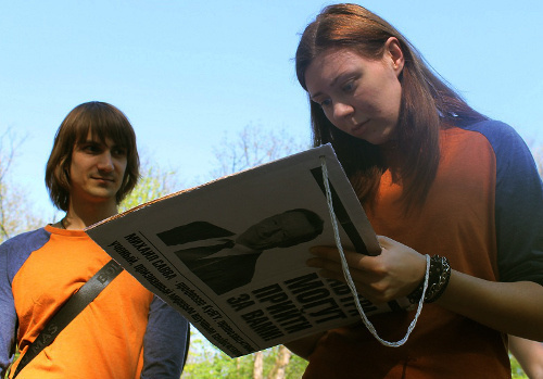 Collection of signatures to appeal to Russian president in support of Mikhail Savva at rally in Krasnodar; April 27, 2013. Photo by Andrei Koshik for the "Caucasian Knot"