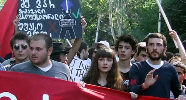 Student May Day demonstration in Tbilisi moving to Rustaveli Avenue. Photo by Edita Badasyan for the "Caucasian Knot"