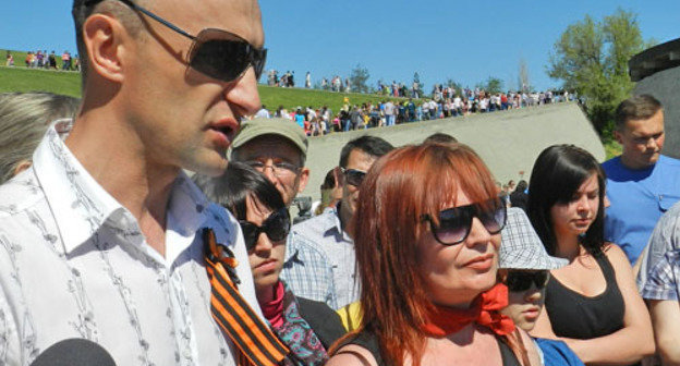 Large family parents Nikolai Shamaev and Elena Samoshina state delay of hunger strike; Volgograd, May 9, 2013. Photo by Tatiana Filimonova for the "Caucasian Knot"