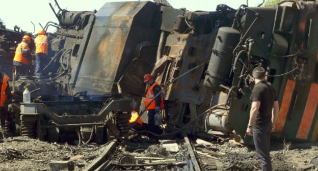 Liquidation of train derailment at Belaya Kalitva Station in the Rostov Region; May 9, 2013. Courtesy of the press service of the Ministry for Emergencies, mchs.gov.ru