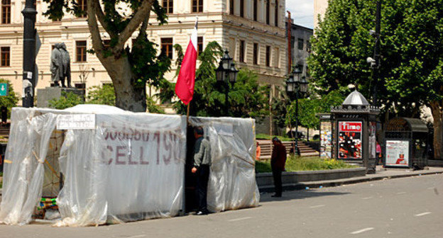 Tbilisi, near Parliament of Georgia. Photo of "Caucasian Knot"