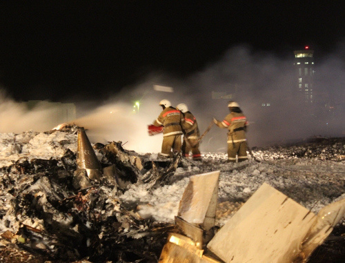 At the place of Boeing-737 crash in Kazan. November 17, 2013. Photo by the press service of the MfE, http://www.mchs.gov.ru/