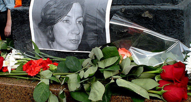 Moscow, Novopushkinskiy Mini-Park, July 16, 2009. Rally in memory of assassinated human rights advocate Natalia Estemirova. Photo of "Caucasian Knot"