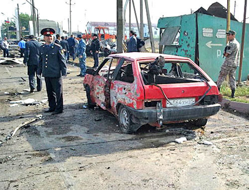 At the place of double explosion at police post 'Alyaska-30', Makhachkala, May 3, 2012. Photo: riadagestan.ru