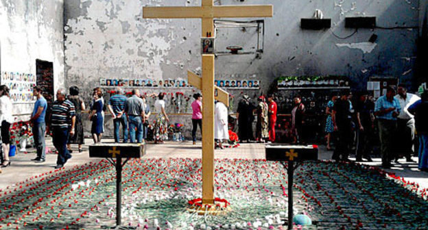 Beslan, school №1. September 1, 2009. Photo of "Caucasian Knot"