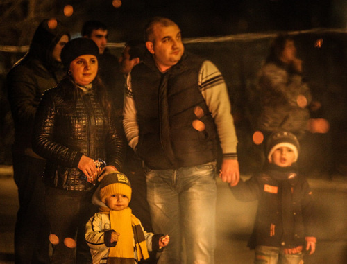 Baku residents near the traditional bonfire during celebrations of Novruz Bayram. March 19, 2014. Photo by Aziz Karimov for the ‘Caucasian Knot’. 