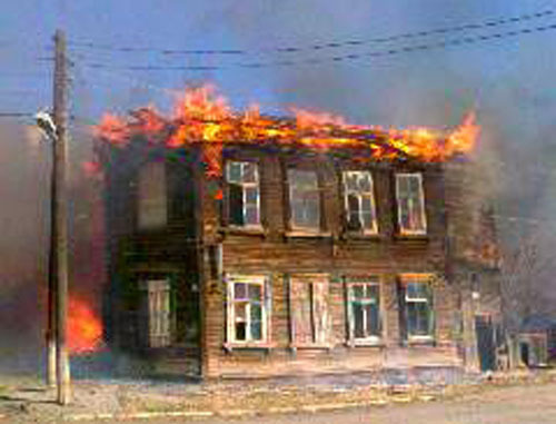 At the spot of the fire occurred in Astrakhan. March 25, 2014. Photo by the Astrakhan Region Department of Russian Ministry for Emergencies (MfE) 30.mchs.gov.ru