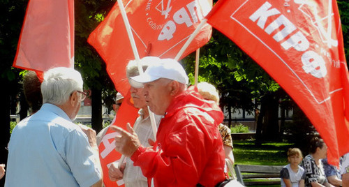 CPRF representatives at the action "June 12 is a day of the unfulfilled hopes". Volgograd, June 12, 2014. Photo by Tatyana Filimonova for the "Caucasian Knot"