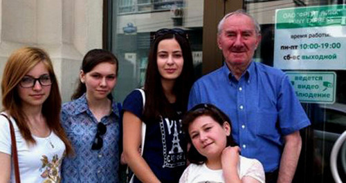 Lyuba Ozieva, Dali Kushtova, Khava Gorchkhanova, Roza Kartoeva and Alikhan Akhilgov, head of the NGO named "Help Foundation to Earlier Deported Nations" (from left to right). Photo by Tatiana Gantimurova for the ‘Caucasian Knot’. 