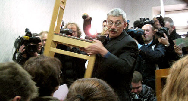 During the trial on Chechen president's suit against the leader of Human rights center "Memorial" Oleg Orlov, October 6, 2009, Moscow. Photo by the "Caucasian Knot"