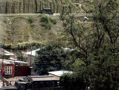 The settlement of Vremenny  cordoned off by law enforcers. The Untsukul District of Dagestan, September 24, 2014. Photo by an eyewitness