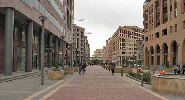 Armenia, Yerevan, Northern Avenue. Photo by http://en.wikipedia.org 