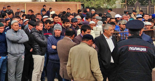 Rally in the village of Terekli-Mekteb demanding to punish the persons responsible for the death of Eradil Asanov, October 8, 2014. Photo by Patimat Makhmudova for the ‘Caucasian Knot’. 