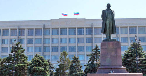 The building of the administration of Makhachkala. Dagestan. Photo: Al-Gimvraviy https://ru.wikipedia.org