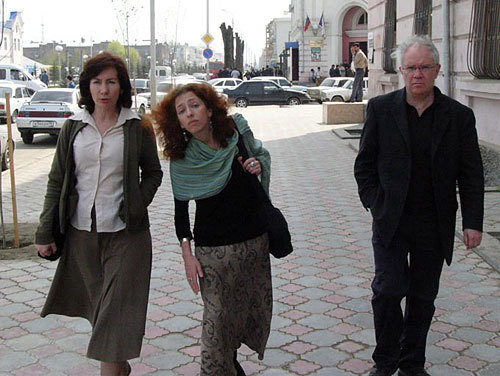 Natasha Estemirova (left) and Tanya Lokshina (right). Photo by http://picasaweb.google.ru/averh.sova