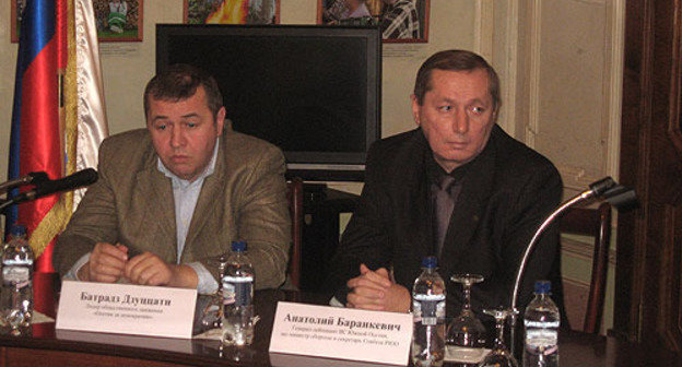 Anatoly Barankevich (right). Photo by the "Caucasian Knot"