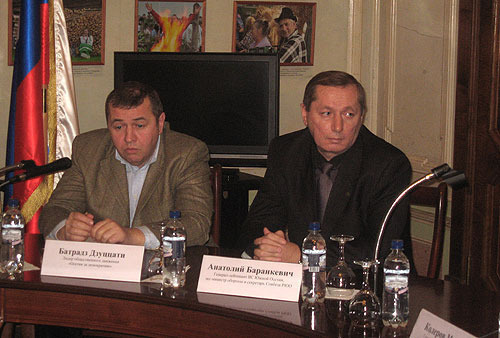 Anatoly Barankevich (right). Photo by the "Caucasian Knot"