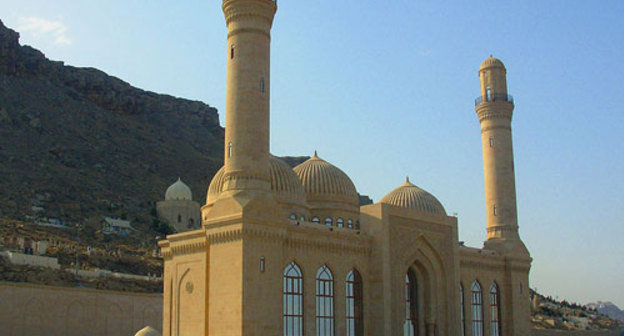 Azerbaijan, Baku. Bibi Heybat mosque. Photo by http://en.wikipedia.org