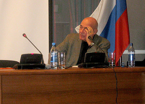 Vladimir Pozner at the Russian Ombudsman medal awarding ceremony. Moscow, "Russian Zarubezhie" library and foundation, December 8, 2009. Photo by the "Caucasian Knot"