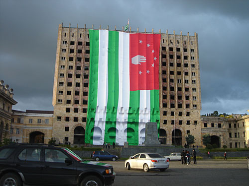 Sukhumi, the former building of Abkhazian Counsil of Ministers. Photo by the "Caucasian Knot"