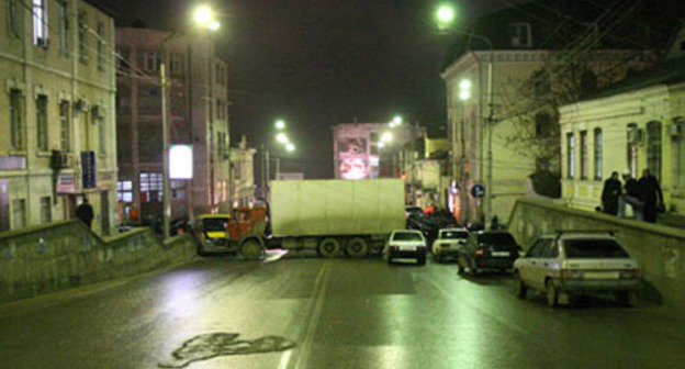 Dagestan, Makhachkala. Dahadayev street blocked by law enforcement officers. January 13, 2010. Photo by Ruslan Alibekov/NewsTeam