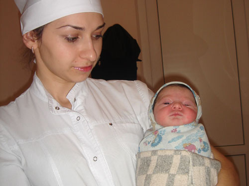 A newborn girl and Alisa Bechvaya, a nurse of Sukhumi maternity hospital. January 19, 2010. Photo by the "Caucasian Knot"