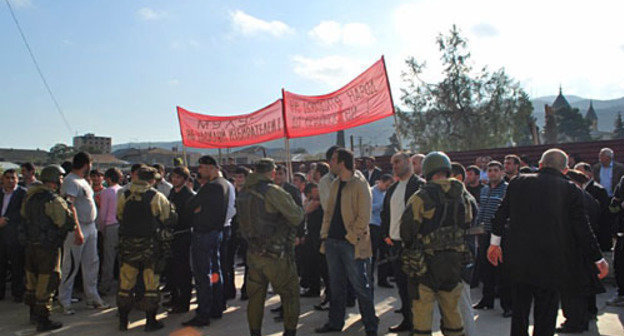 Political ralley of Derbent people during the city executive elections's day. October 11, 2009. Photo by the "Caucasian Knot"