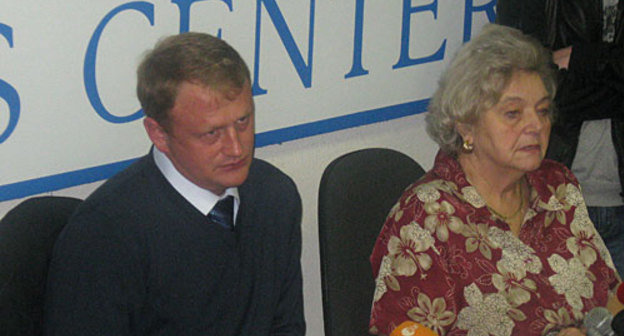 The meeting of Aleksey Dymovsky and the journalists. Press-conference in Moscow, Independent press-center, November 10, 2009. Photo by the "Caucasian Knot"