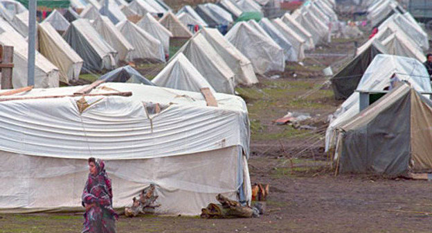 Camp for internally displaced people from Nagorny Karabakh and adjacent territories. Photo by http://ru.wikipedia.org