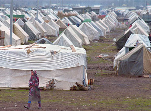 Camp for internally displaced people from Nagorny Karabakh and adjacent territories. Photo by http://ru.wikipedia.org