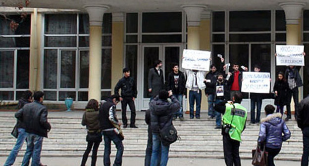 Baku, protest action of young people in support of Elmin Badalov, a student of Azerbaijani State Oil Academy (ASOA). February 19, 2010. Photo by the "Caucasian Knot"