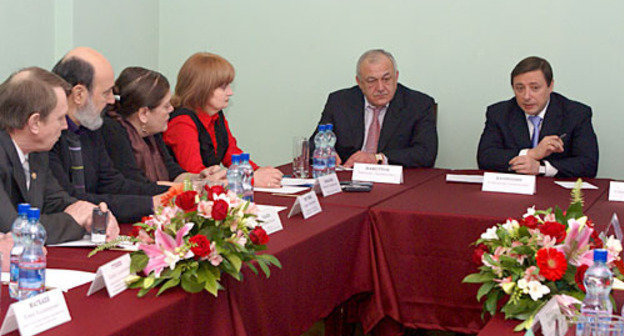 President's Plenipotentiary meets creative intellectuals of North Ossetia. From right to left: Alexander Khloponin and leader of North Ossetia Taimuraz Mamsurov. Photo by the "Caucasian Knot"